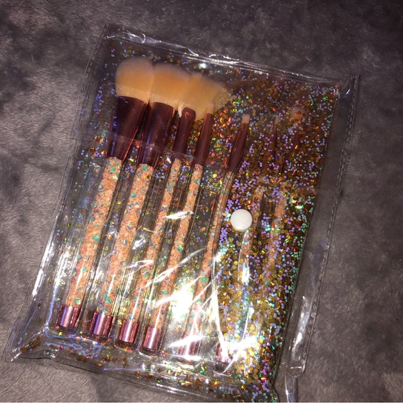 Yellow 7 makeup brushes - Picture 3 of 9